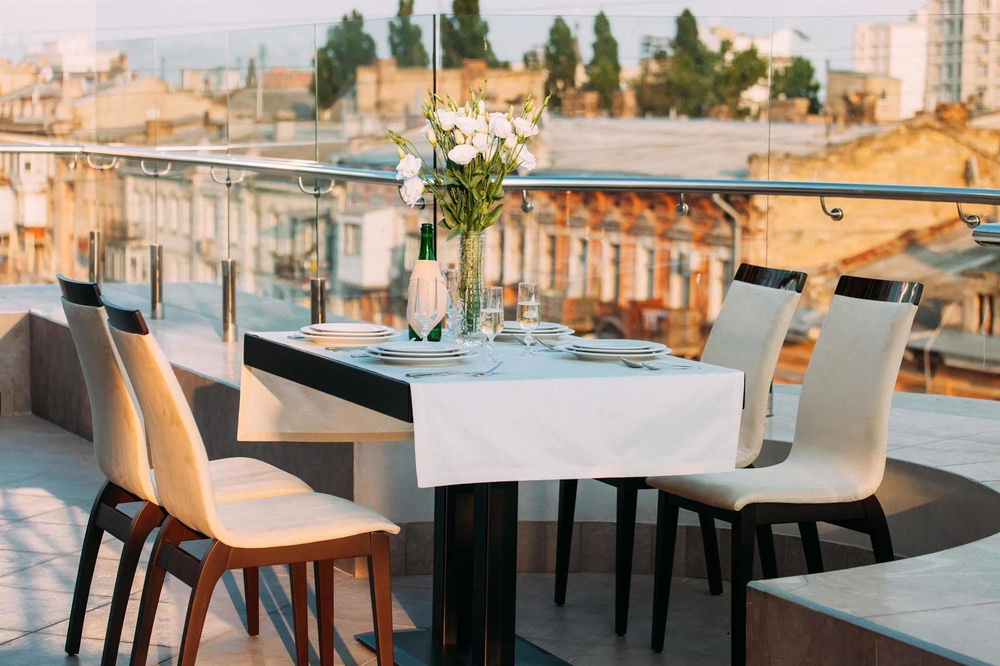 Alarus Luxe Hotel Odesa Exterior foto