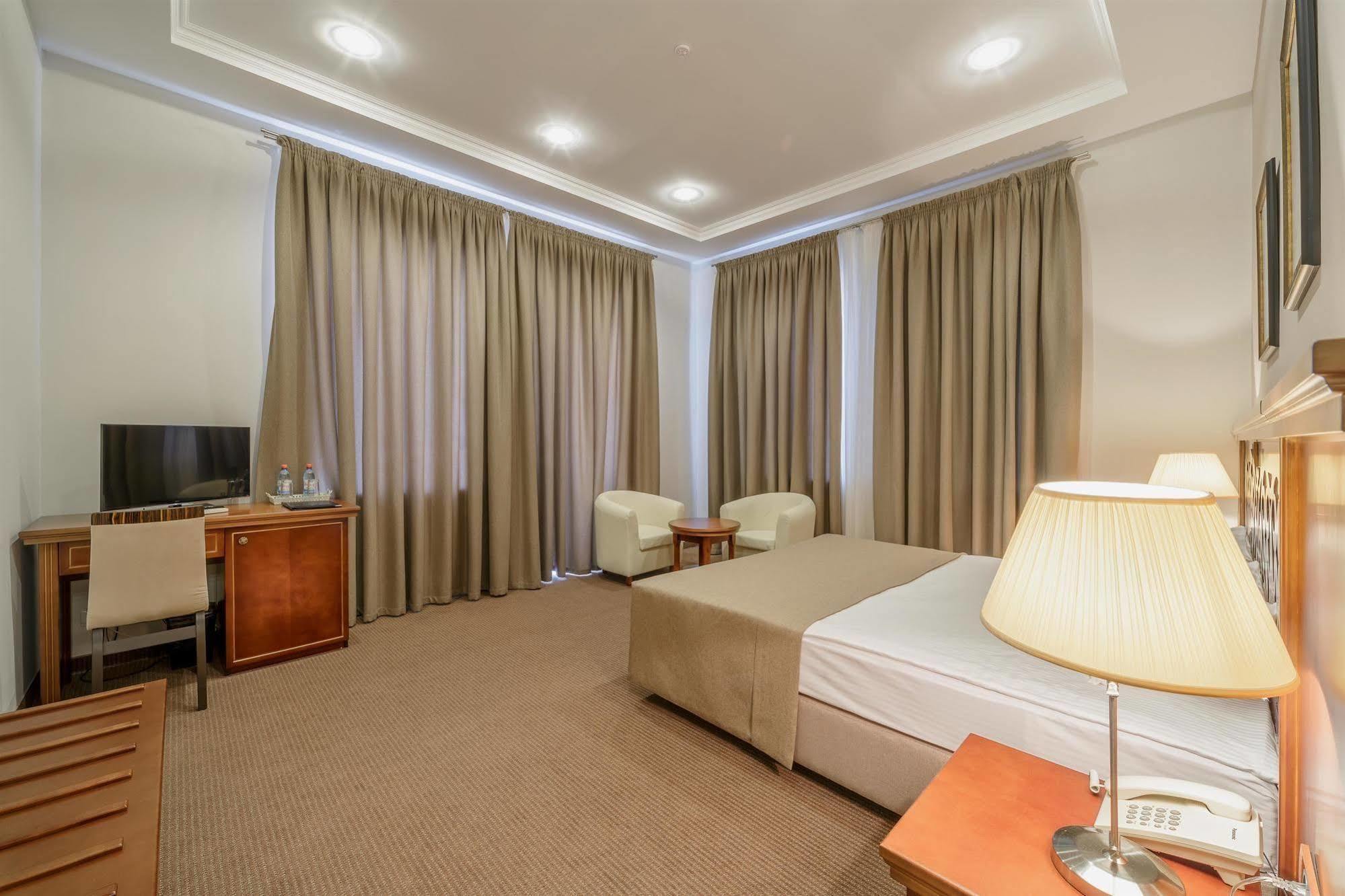 Alarus Luxe Hotel Odesa Exterior foto