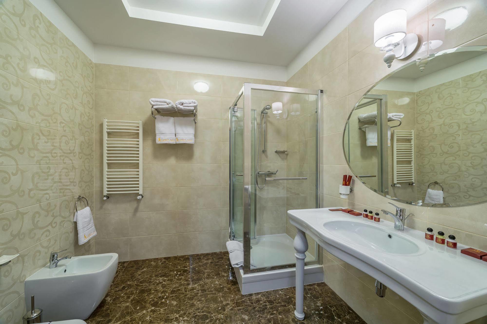 Alarus Luxe Hotel Odesa Exterior foto
